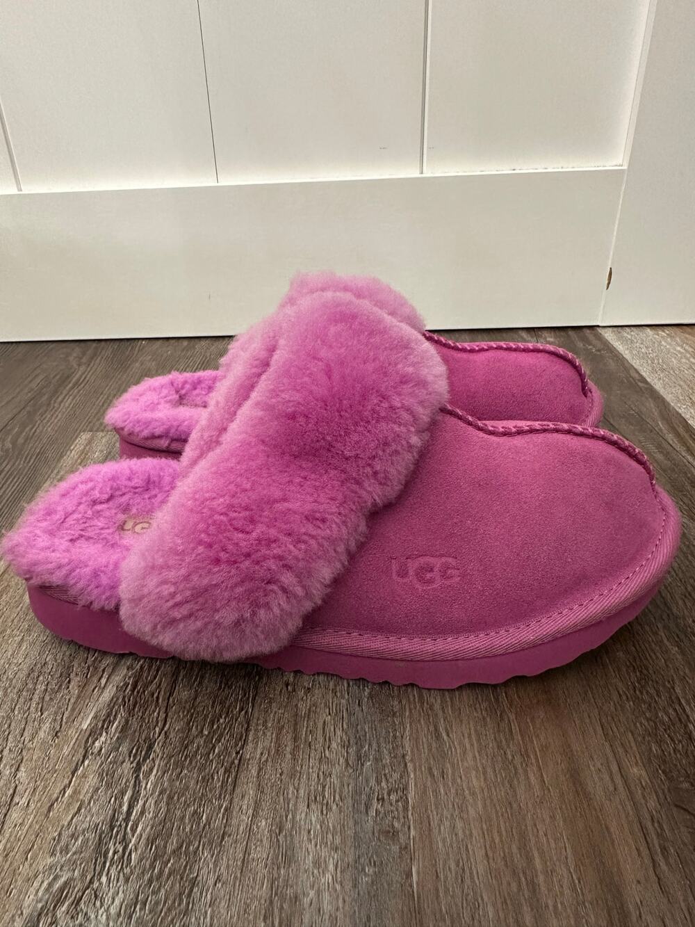 UGG Cozy II scuff slipper in the color Purple Ruby sz 4 youth